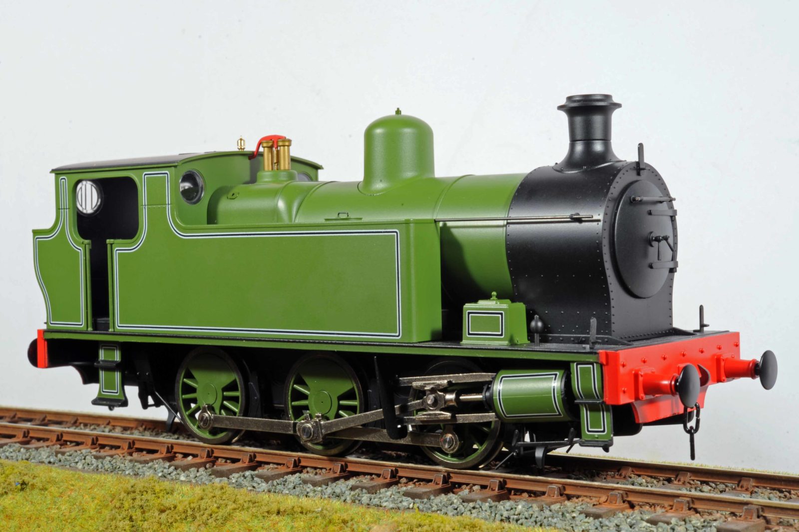 victory-minerva-green-front-small-file-012