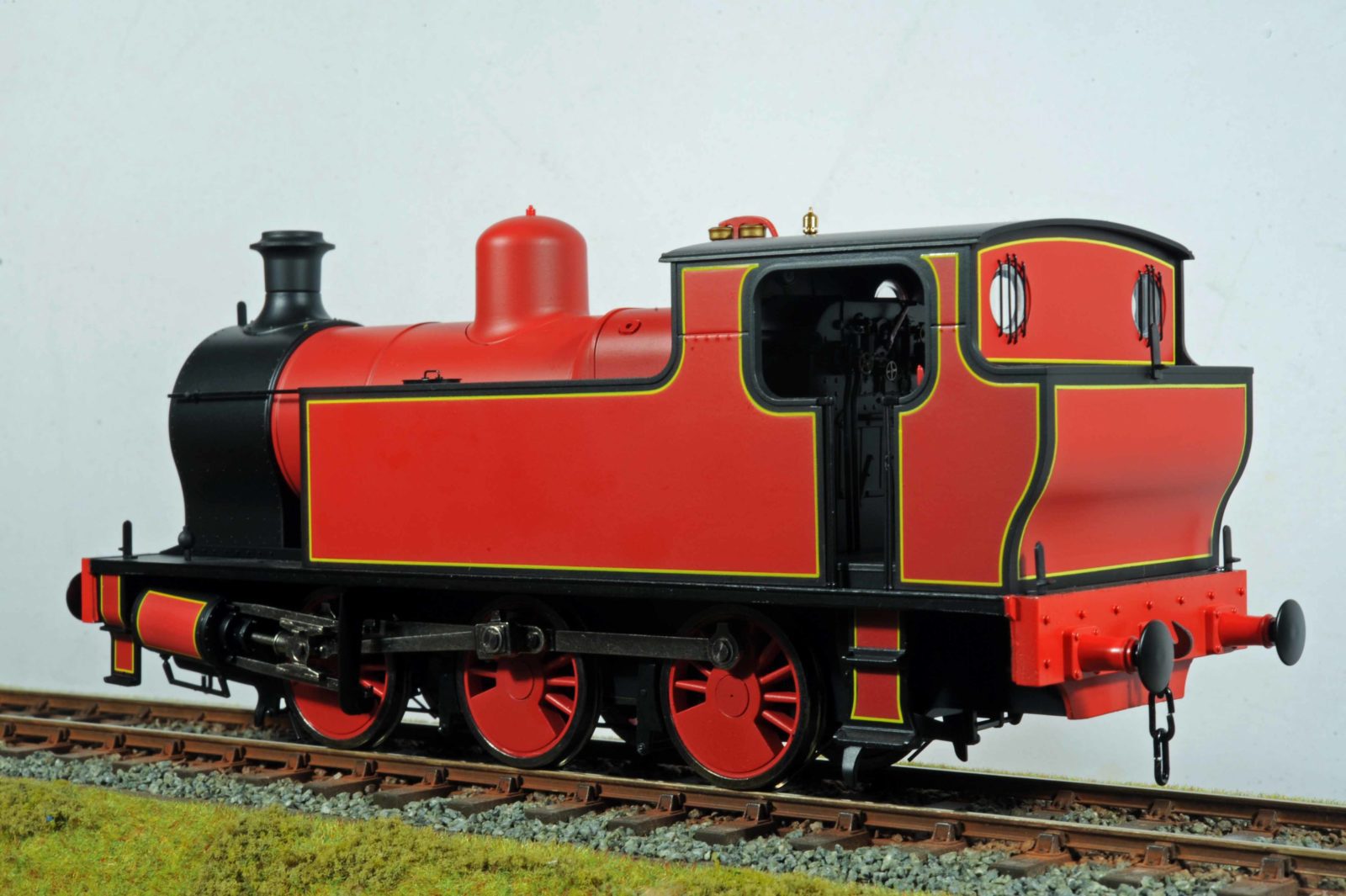victory-minerva-red-rear-small-file-007